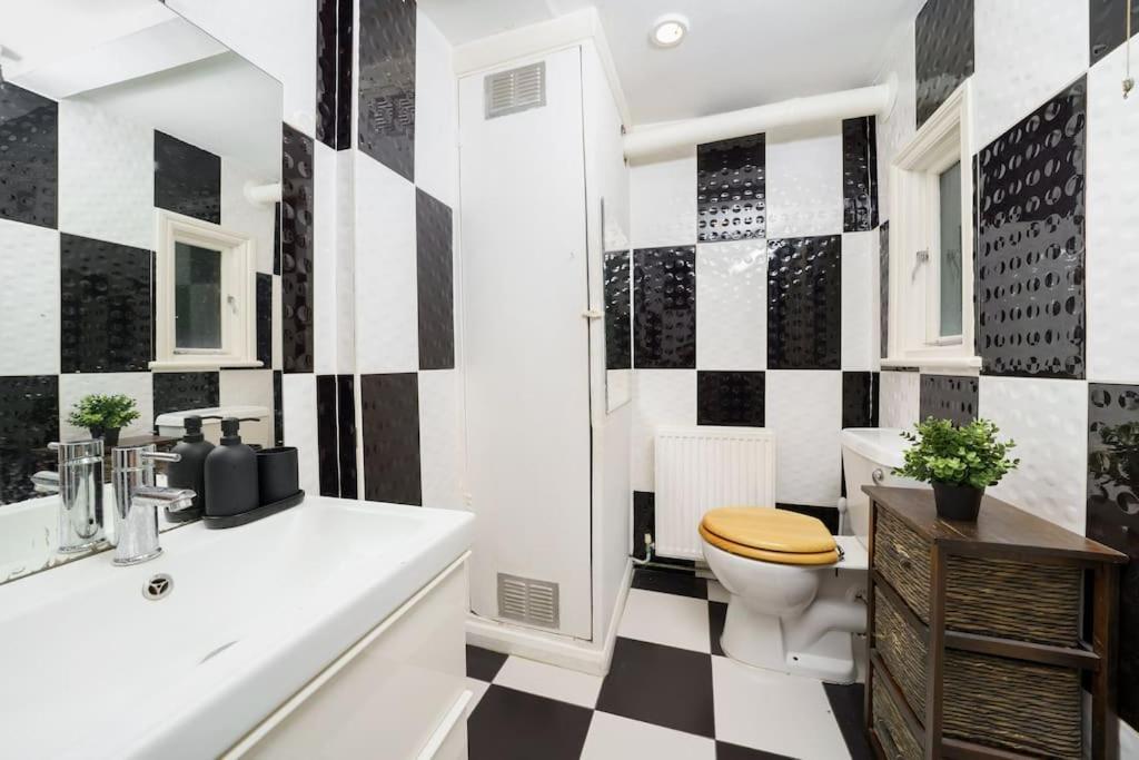 Modern And Luxurious 2 Bed Flat In Fulham Londra